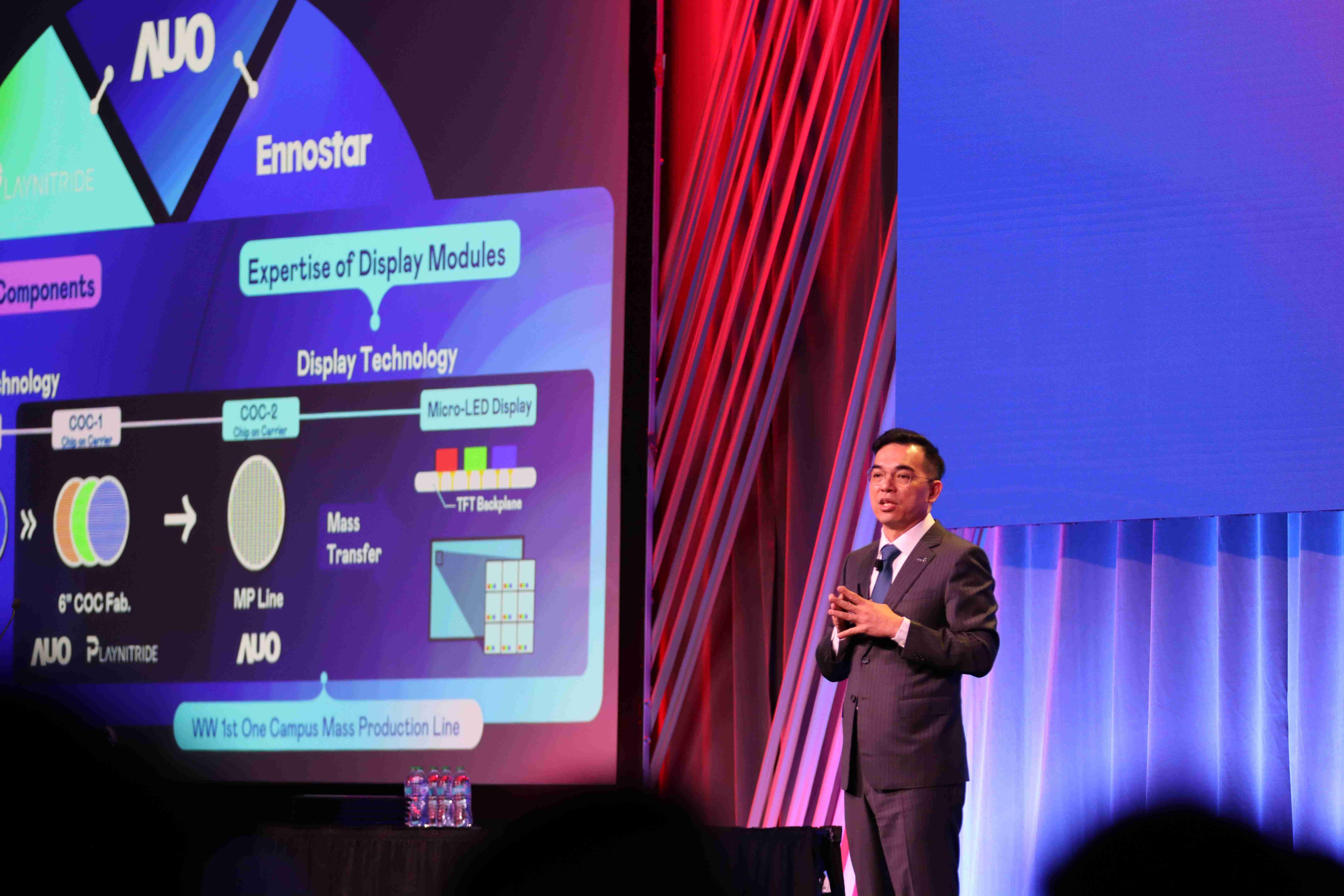 2025 SID显示周登场，，，，CG电子光电执行长暨总经理柯富仁博士以〝Redefining Displays: Inspiring New Possibilities〞发表主题演说，，，，带领CG电子以智能显示解决方案先驱，，，透过AI赋能，，，，重塑显示的视觉创新体验
